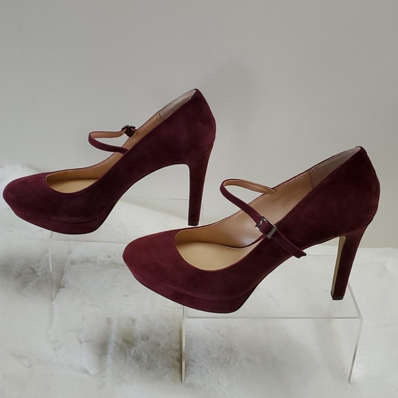 VINCE CAMUTO "JOSHLYNN" MARY-JANE PUMP - Picture 5 of 7